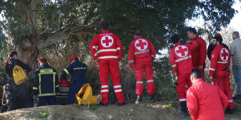 Τραγωδία στην Ελλάδα – Αστυνομικός ανασύρθηκε νεκρός από χαράδρα 300 μέτρων – ΦΩΤΟΓΡΑΦΙΑ 