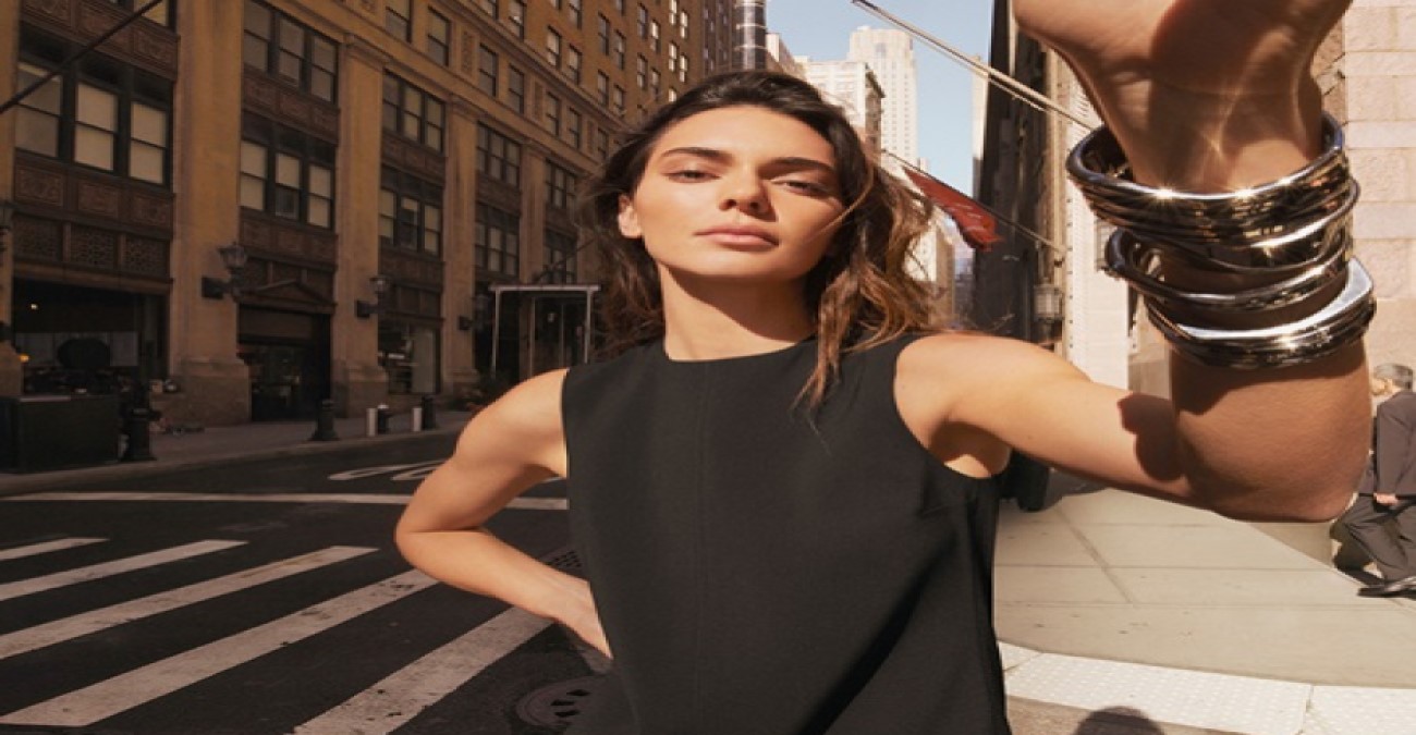 H Kendall Jenner πρωταγωνιστεί στη νέα καμπάνια γυναικείας ένδυσης της Calvin Klein για την Άνοιξη 2024