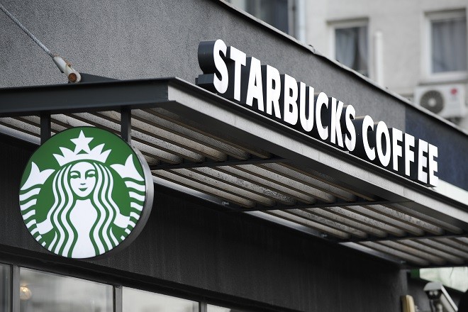Κλείνουν 8000 υποκαταστήματα της Starbucks στις ΗΠΑ - Μπλεξίματα για την εταιρεία