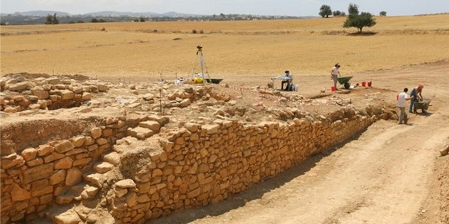 Ανασκαφές στην Παλαίπαφο: Απρόσμενες εξελίξεις στη διερεύνηση του τύμβου Λαόνας από το Πανεπιστήμιο Κύπρου