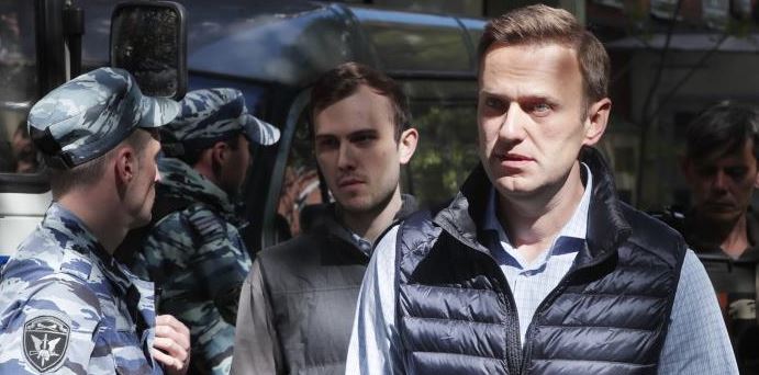 'Ίχνη δηλητηρίασης' εντόπισαν οι γιατροί στον Ρώσο ηγέτη της αντιπολίτευσης Αλεξέι Ναβάλνι,ωστόσο δεν κινδυνεύει
