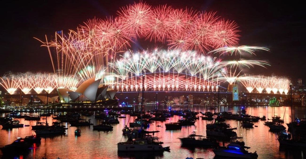 Πώς ο πλανήτης υποδέχτηκε το 2026: Πυροτεχνήματα, παγωμένες βουτιές και θεαματικά σόου - Δείτε βίντεο