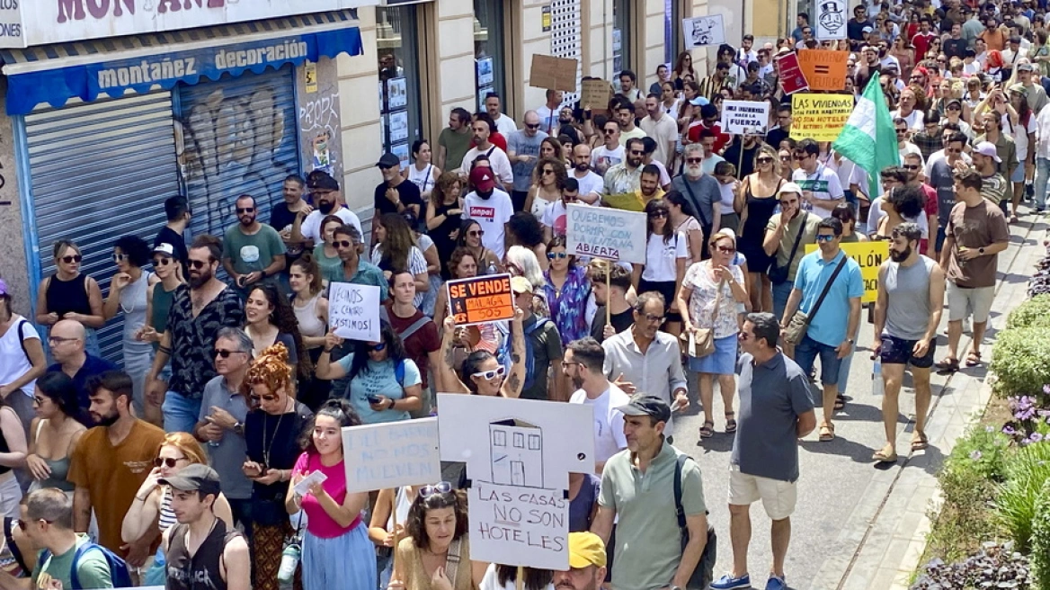Νέες διαδηλώσεις κατά του υπερτουρισμού στην Ισπανία - «Πόλεις για να ζούμε, όχι να επιβιώνουμε»