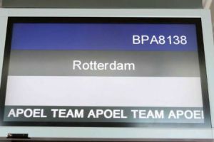 Σύζυγος βασικού παίκτη του ΑΠΟΕΛ στην πτήση για την Ολλανδία (ΦΩΤΟΓΡΑΦΙΕΣ)