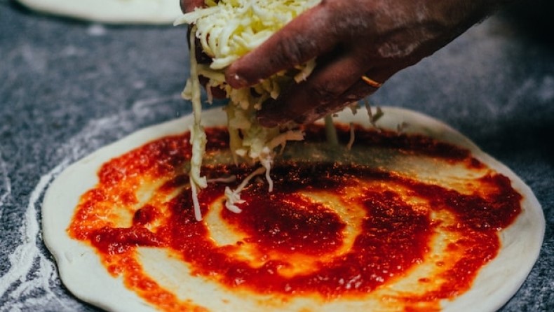 Το διαδίκτυο «παραμιλάει» με την πιο αηδιαστική πίτσα ever