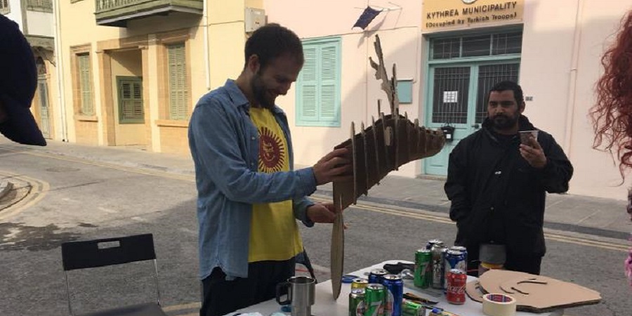 Tesura Cyprus: Το παλιό πουλόβερ έγινε στολίδι για το δέντρο - Οι νέοι δημιουργούν αξιοζήλευτα πράγματα σε όλη την Κύπρο