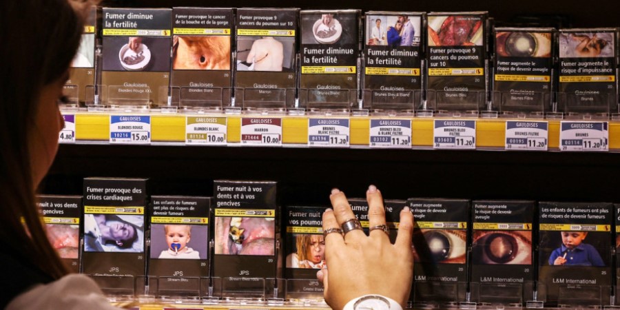 Γαλλία: Βάζει «φρένο» στο κάπνισμα αυξάνοντας την τιμή ενός πακέτου στα 12 ευρώ
