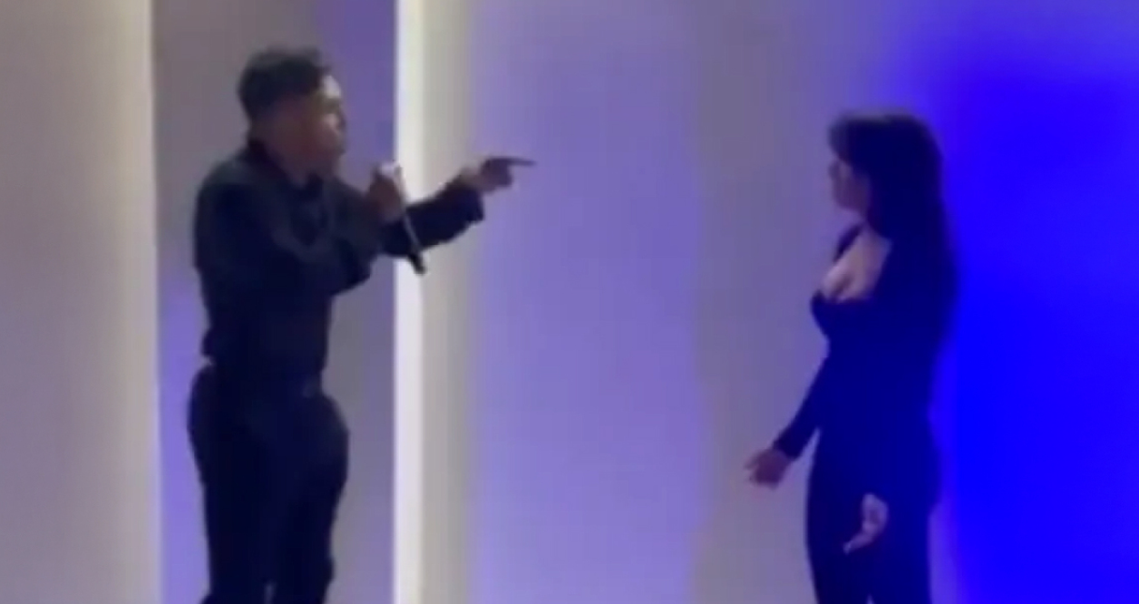 VIDEO: Άντρας ξεμπρόστιασε τη σύζυγό του στο πάρτι γενεθλίων του επειδή τον απατούσε - «Τα ξέρω όλα, μην κάνεις την ανήξερη»