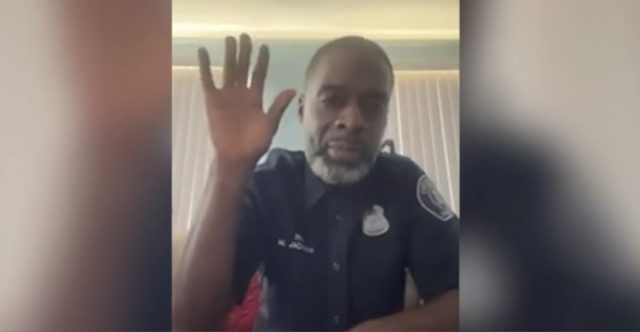 VIDEO: Αντί για τον ένοχο αποκάλυψε… τι εσώρουχο φοράει - Αστυνομικός εμφανίστηκε νεγκλιζέ σε e-δικαστήριο