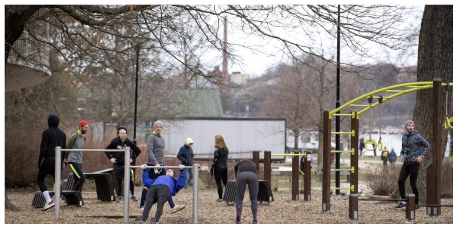 Κοπριά σε πάρκα στη Σουηδία για αποτροπή πάρτυ για την Γιορτή της Ανοιξης