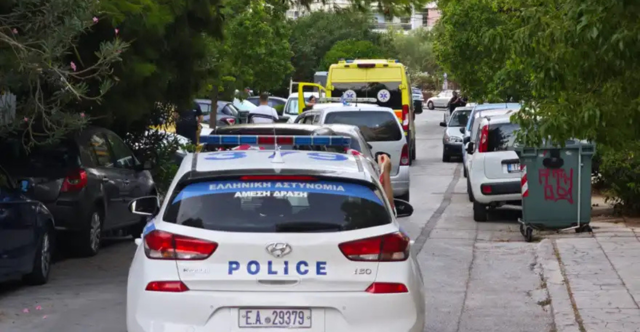 Θρίλερ στην Ελλάδα: Άνδρας και γυναίκα βρέθηκαν νεκροί από πυροβολισμούς στην είσοδο πολυκατοικίας