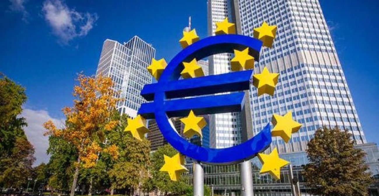 Αύξηση των επιτοκίων της ΕΚΤ, ζητά ο επικεφαλής οικονομολόγος της