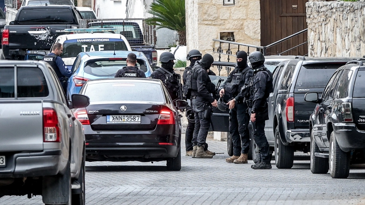 Οι καταθέσεις που οδήγησαν στη σύλληψη του αδελφού της νεκρής των πυροβολισμών στα Βορίζια - «Όλοι είχαν όπλα και σκότωσαν το κοπέλι μου»