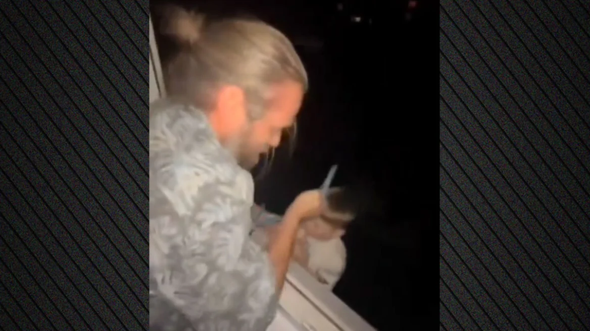 Σοκ: Άντρας στη Ρωσία δένει καλώδιο στη μέση αγοριού και το κατεβάζει, γελώντας, από παράθυρο διαμερίσματος - Δείτε βίντεο