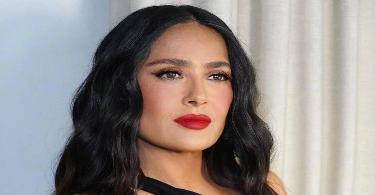 Salma Hayek: Φορά το μπικίνι της & «αναστατώνει» το Instagram στα 57 της - Δείτε φωτογραφίες