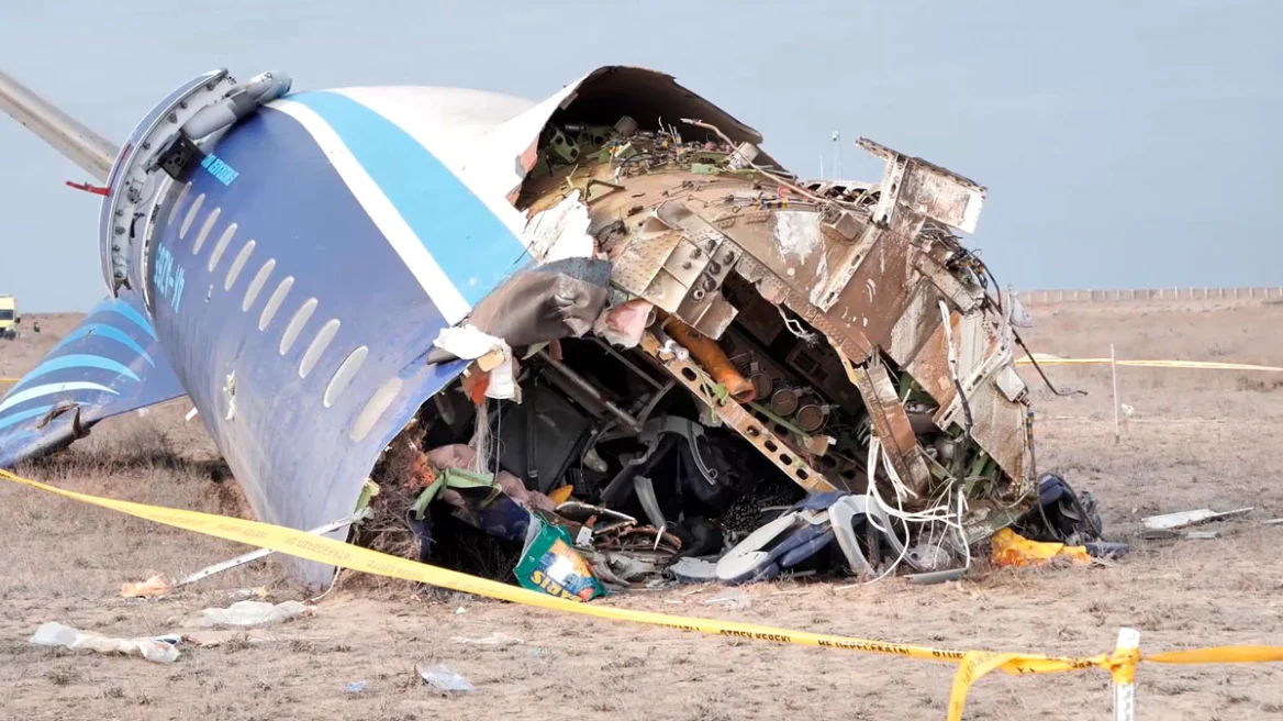 Η Azerbaijan Airlines διακόπτει τις πτήσεις σε επτά ρωσικές πόλεις μετά τη συντριβή του Embraer