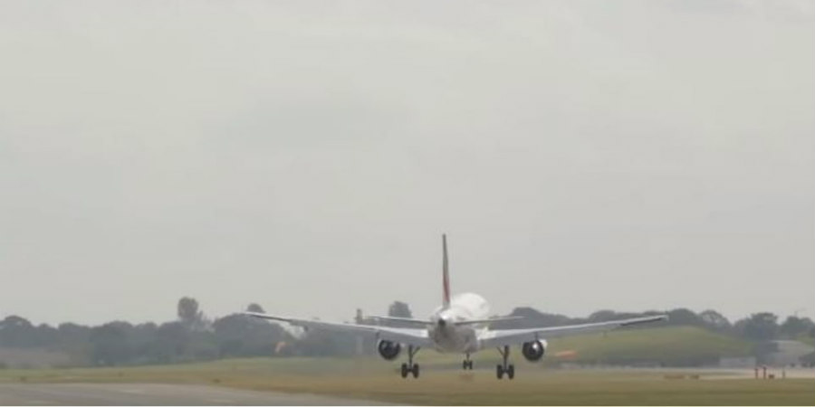 Προσγείωση τρόμου για αεροσκάφος λόγω της καταιγίδας Ali στη Βρετανία - VIDEO