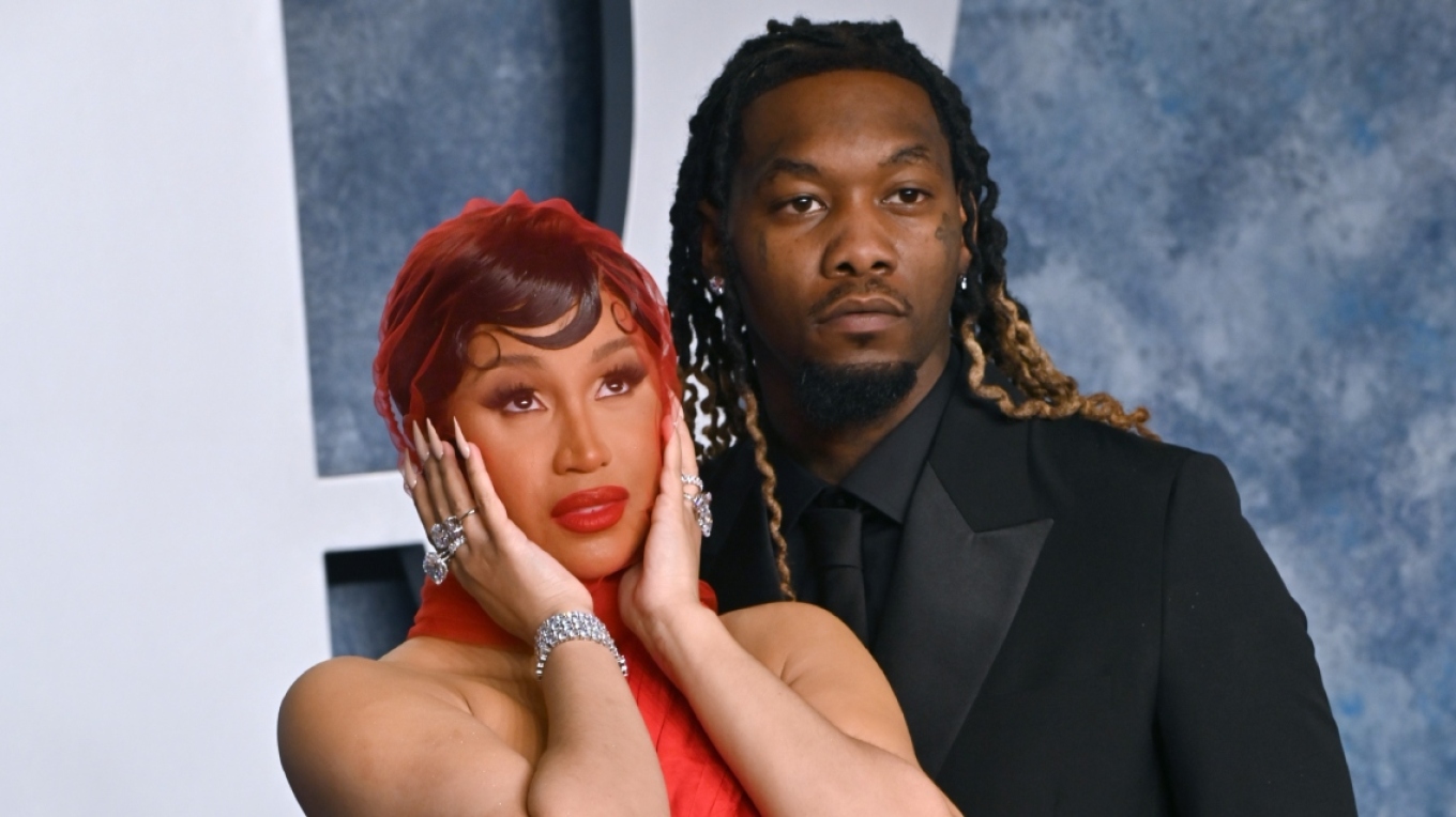 Cardi B: Απαιτεί από τον Offset να υπογράψει τα χαρτιά του διαζυγίου σε δημόσιο τσακωμό στο Twitter