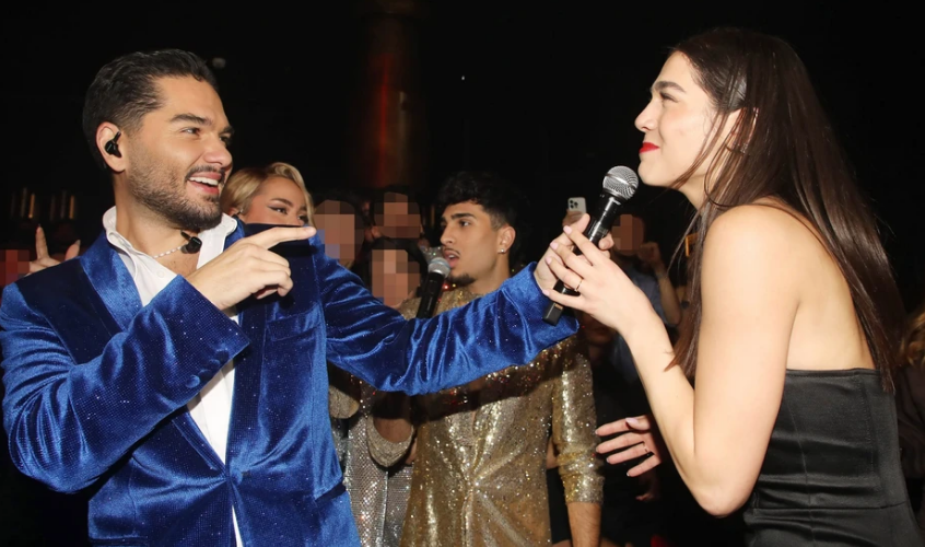 Μελίνα Νικολαΐδη: Διασκέδασε στον Χρήστο Μάστορα – Οι φωτογραφίες με το μικρόφωνο και τα πειράγματα