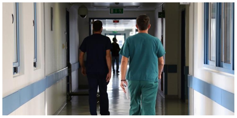 Δρ Βωνιάτης: Τα κρούσματα φαίνονται να μειώνονται αλλά οι νοσηλείες παραμένουν σταθερές
