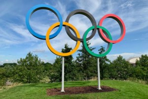 «Απίθανο να γίνουν οι Ολυμπιακοί χωρίς το εμβόλιο του κορωνοϊού»