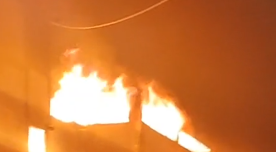 Υπό μερικό έλεγχο η φωτιά στην κατεχόμενη Λευκωσία - Κάποια σημεία του κτηρίου εξακολουθούν να φλέγονται
