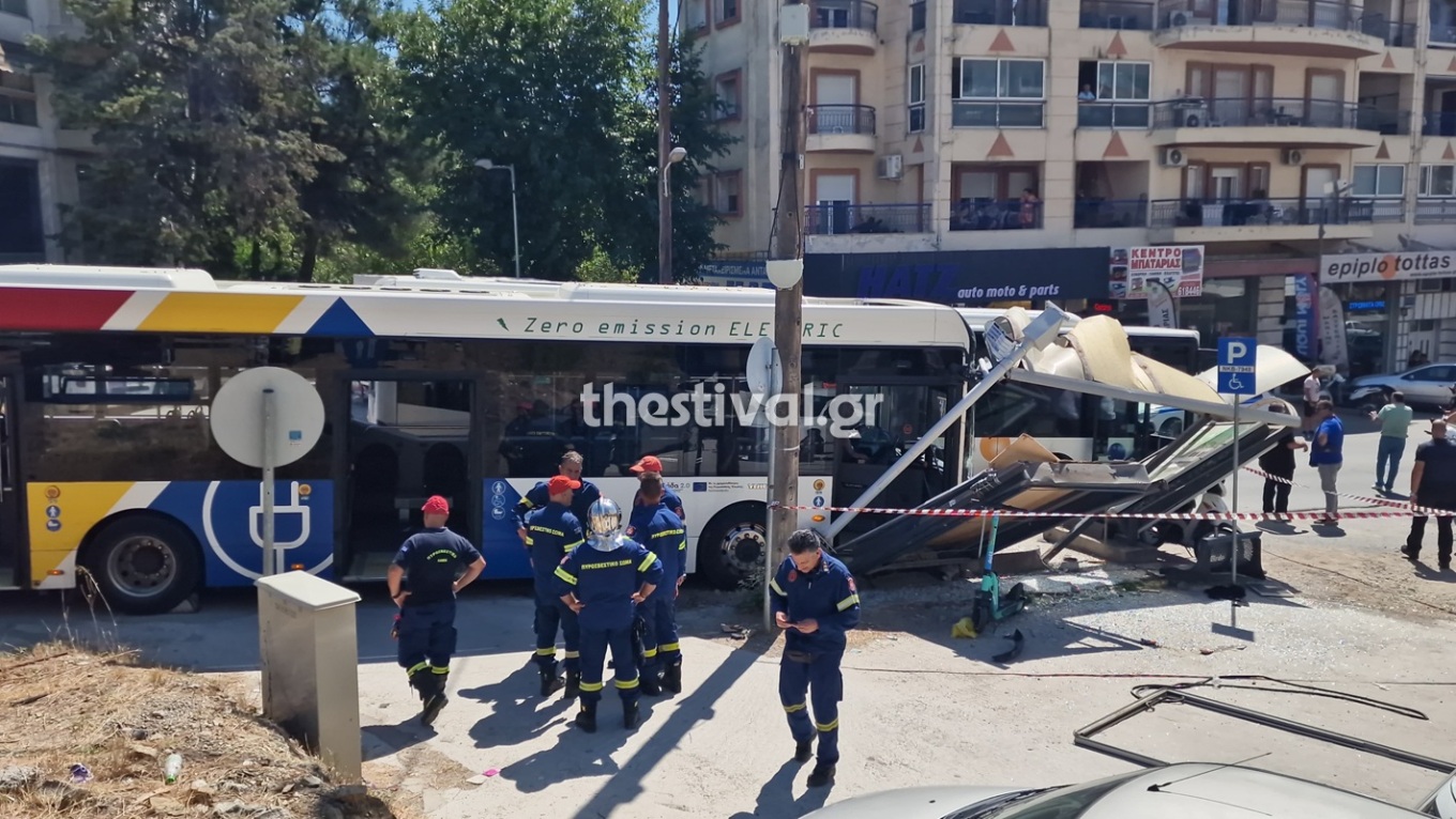Συναγερμός στη Θεσσαλονίκη: Λεωφορείο έπεσε σε στάση – Αναφορές για τραυματίες