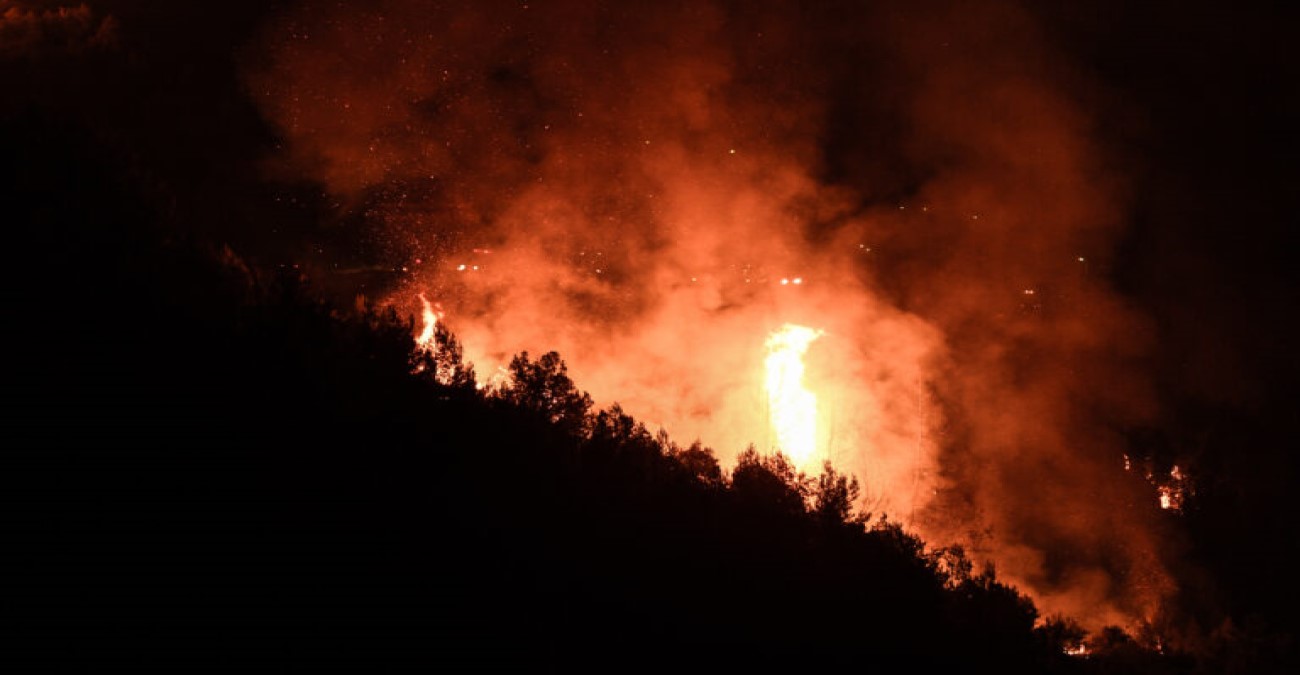 Ρόδος: Μαίνεται η φωτιά, εκκενώνεται το χωριό Λάερμα