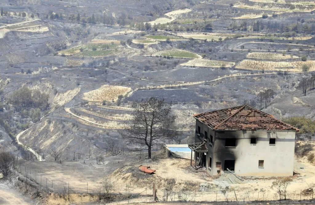 Διαφάνεια στις εισφορές: Μαζεύτηκαν χιλιάδες ευρώ για τις πυρκαγιές στην ορεινή Λεμεσό - Πού πάνε τα λεφτά - Πίνακας
