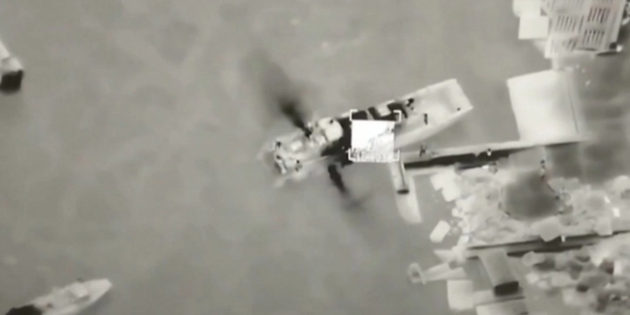 Βίντεο: Ουκρανικό drone χτυπά ρωσικό πλοίο στο Φιδονήσι - «Οι εχθροί μας θα καούν σαν κατσαρίδες»