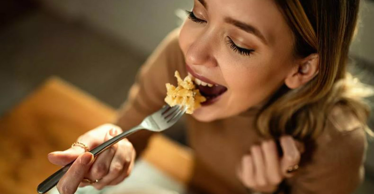 «Πρέπει να κόψω το βραδινό για να αδυνατίσω» – Δείτε τους 5 μύθους για την απώλεια βάρους
