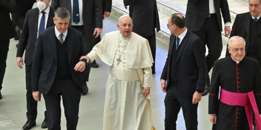 Ο Πάπας ευλόγησε τους φοροεισπράκτορες λέγοντάς τους, 'δεν είστε δημοφιλείς αλλά ζωτικής σημασίας το έργο σας'