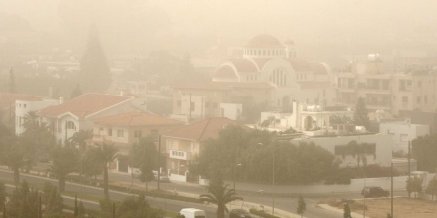 Αποπνικτική ατμόσφαιρα στην Κύπρο - Ακόμη πιο αυξημένη σκόνη και ανοδική θερμοκρασία