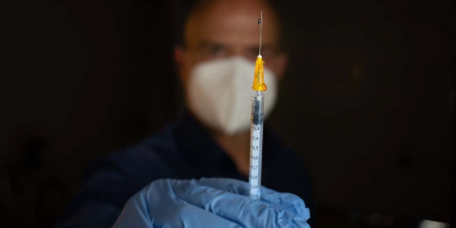 Κορωνοϊός – Εμβόλια: Αλλάζουν οι οδηγίες και για εμβολιασμένους; - Τι θα ισχύσει για επαφές κρουσμάτων