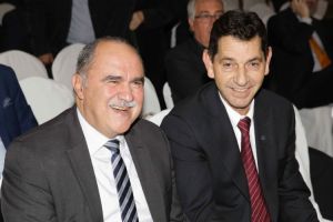 Γελούν και τα ΜΟΥΣΤΑΚΙΑ του Αντρέα! ΚΛΕΙΔΩΣΕ την προεδρία…