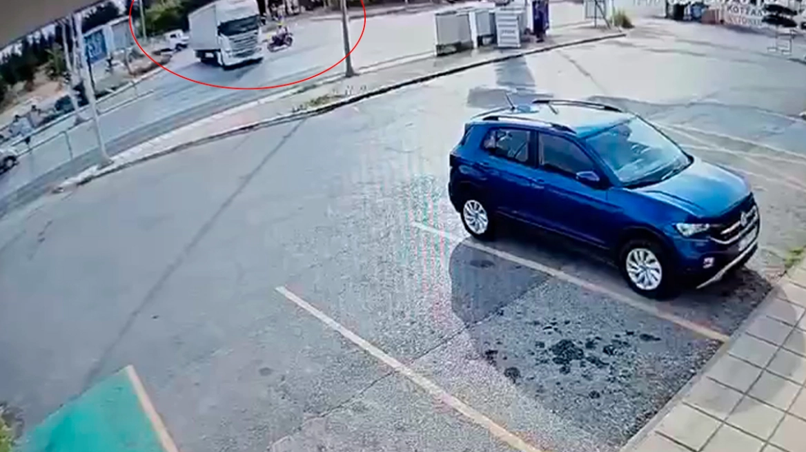 Στον ανακριτή ο οδηγός της νταλίκας για το θανατηφόρο τροχαίο στη Θεσσαλονίκη - «Πέρασα με πράσινο», υποστηρίζει