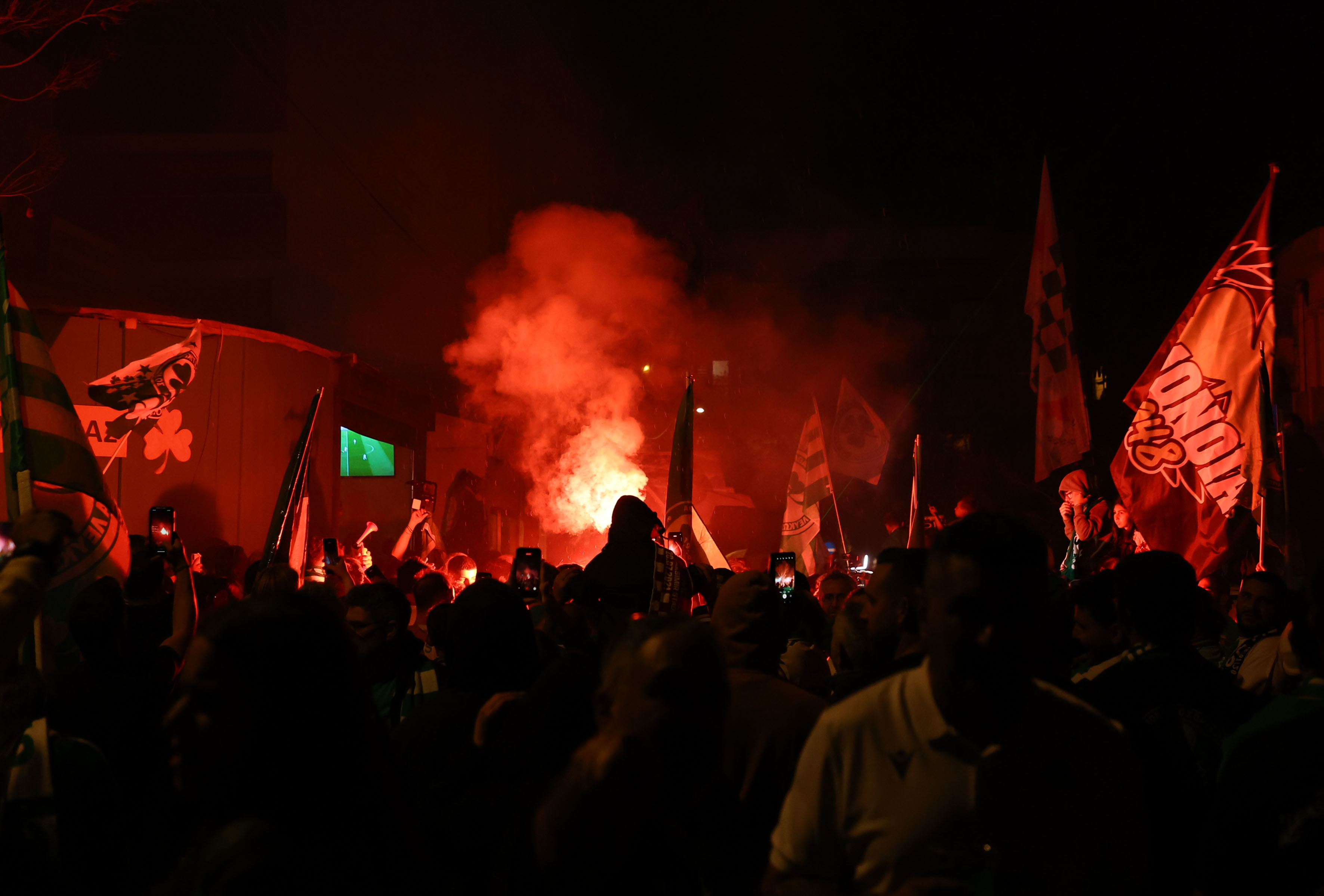 Video: «Φλέγεται» η Λευκωσία για τη Βασίλισσα του Λαού
