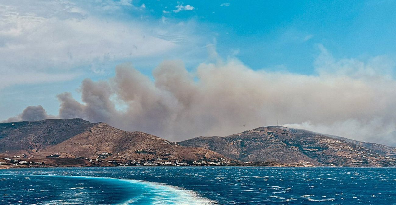 Χωρίς τελειωμό οι πυρκαγιές στην Ελλάδα - Δύο τα μέτωπα στην Άνδρο - Μήνυμα για εκκένωση χωριού - Καταστροφή στον Έβρο