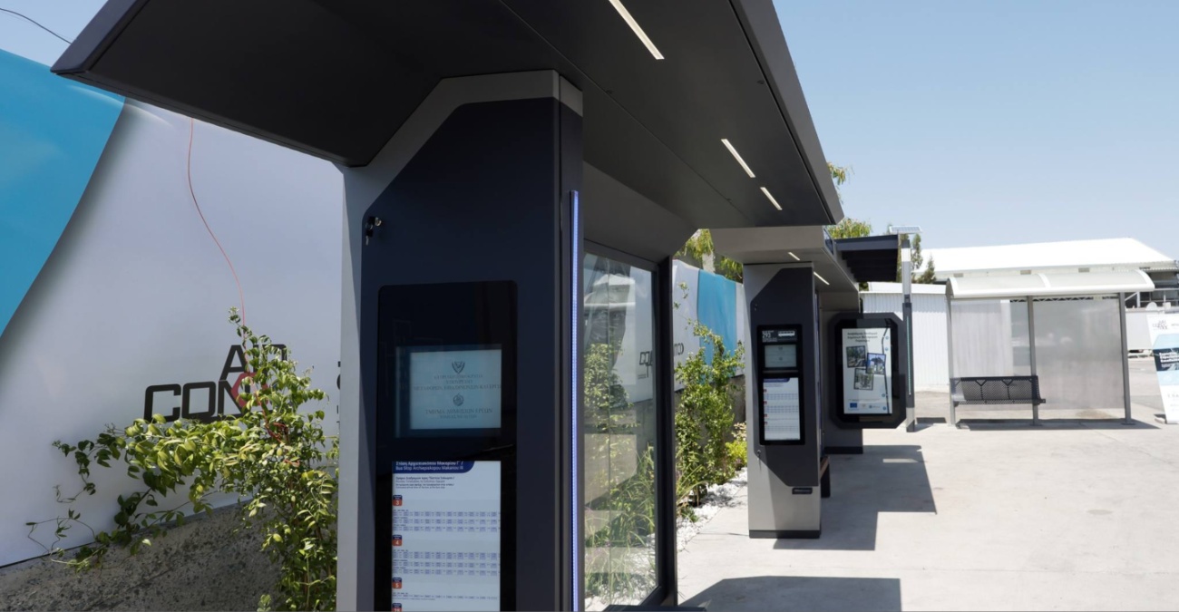 VIDEO: Η «έξυπνη» λύση για την στάση λεωφορείου - Την στερέωσαν σε… βίδες ύψους 30 πόντων – Πού βρίσκεται