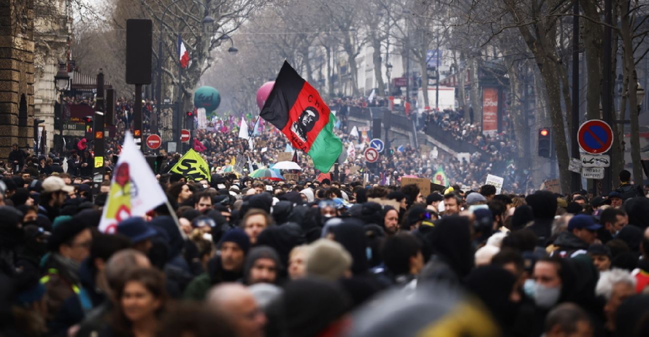 Μαζικά στους δρόμους οι Γάλλοι κατά Μακρόν και ασφαλιστικού - Επεισόδια στο Παρίσι