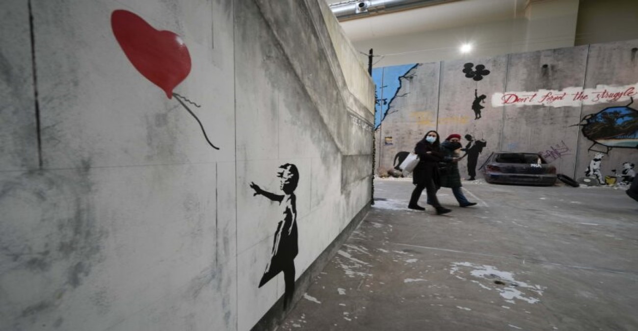 Το BBC ισχυρίζεται ότι αποκαλύπτει τη φωνή του Banksy σε νέα σειρά podcast