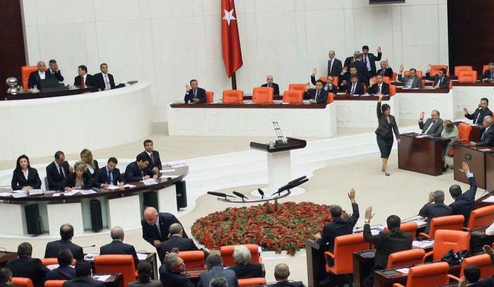 Η τουρκική εθνοσυνέλευση καταδίκασε το ψήφισμα της αμερικανικής εθνοσύνελευσης