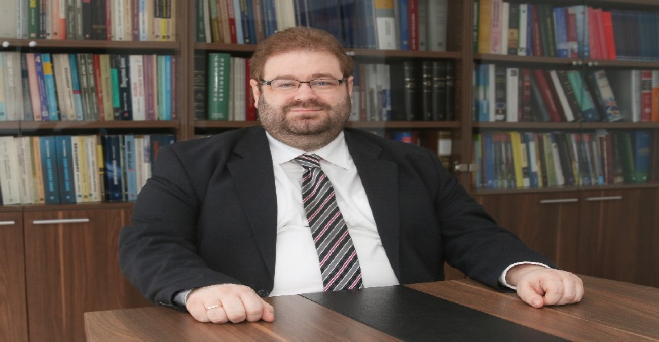 Αιμιλινίδης: «Μόνο εντελώς αρνητική αξιολόγηση δικαιολογεί την απόφαση για Βαρωσιώτου - Εξαιρετικά σπάνιο γεγονός»