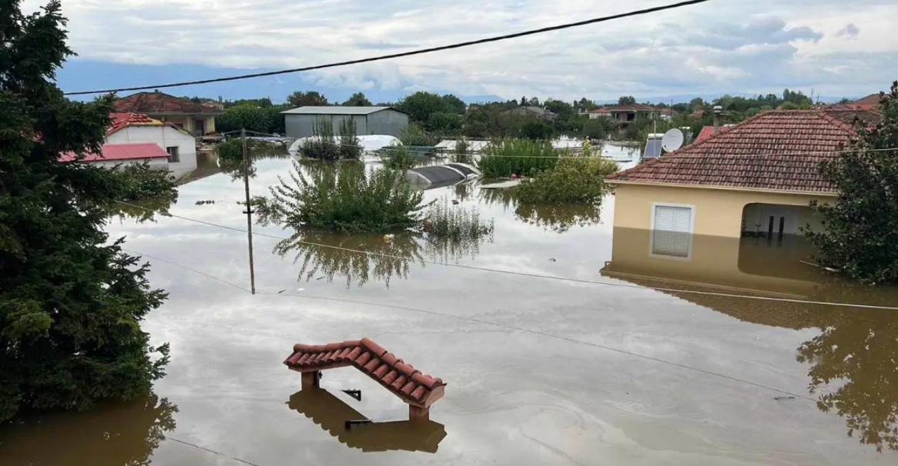 «Κατέρρευσαν 30 κατοικήσιμα σπίτια - Σε μισή ώρα χάθηκαν οι κόποι μιας ζωής» λένε πλημμυροπαθείς από Τρίκαλα και Λάρισα