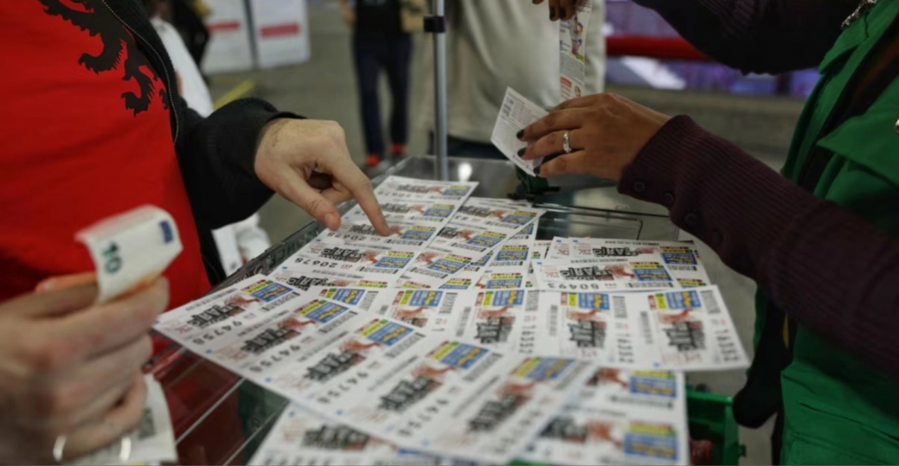 Πέταξε λαχείο αξίας 14 εκατ. ευρώ στα σκουπίδια: «Η συσκευή δεν έβγαλε κανέναν ήχο»
