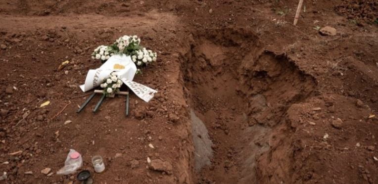Ξέθαψαν νεκρό στη Θεσσαλονίκη μετά από μαρτυρία συγγενών ότι… κουνούσε τα μάτια του