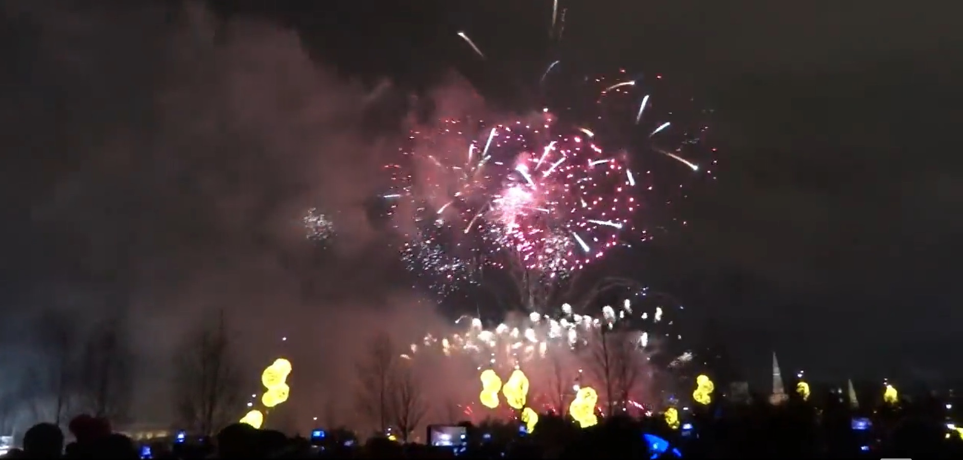 Έτσι υποδέχθηκαν το νέο έτος η Μόσχα και το Λονδίνο – VIDEO