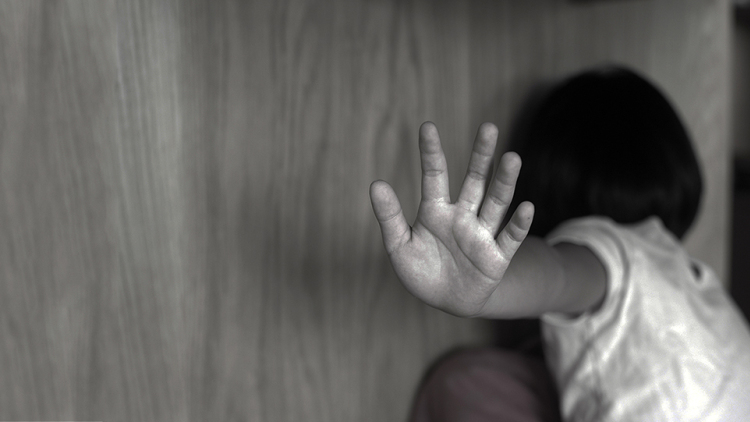 Βιασμός 8χρονης: Νέα εξέταση από ιατροδικαστή - «Είναι όλα ψέματα» απαντά στις κατηγορίες ο σύντροφος της μητέρας