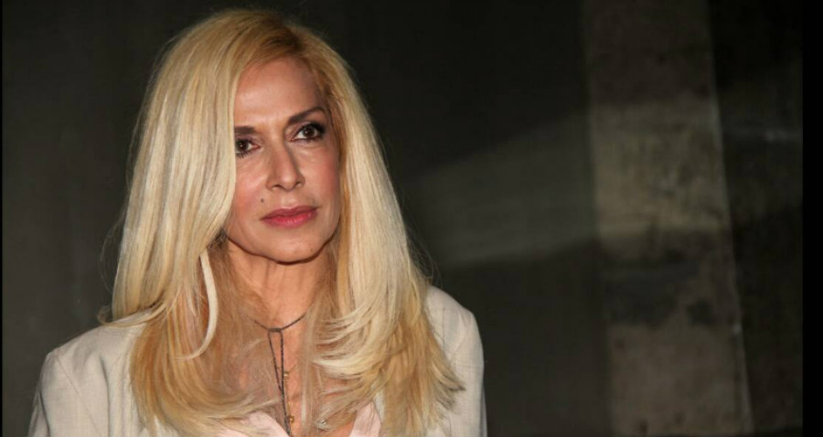 Άννα Βίσση: Η Κύπρια τραγουδίστρια ποζάρει με μπικίνι στα 62 της και εντυπωσιάζει 