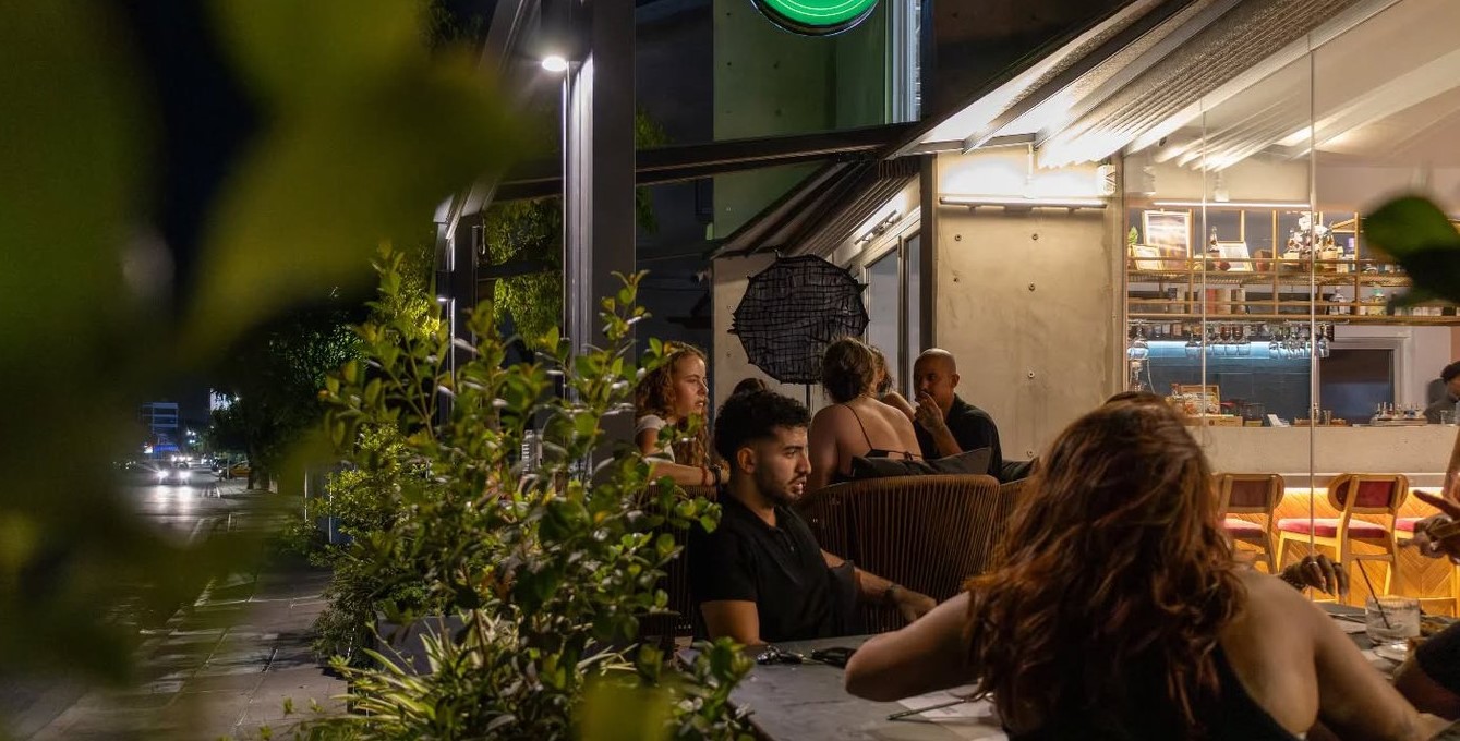 Νέο στέκι στη Λάρνακα ανοίγει για όλη τη μέρα - Από brunch μέχρι κοκτέιλ - Δείτε φωοτογραφίες